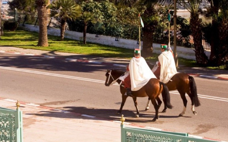 Un Officier De La Garde Royale Marocaine Tu Sal