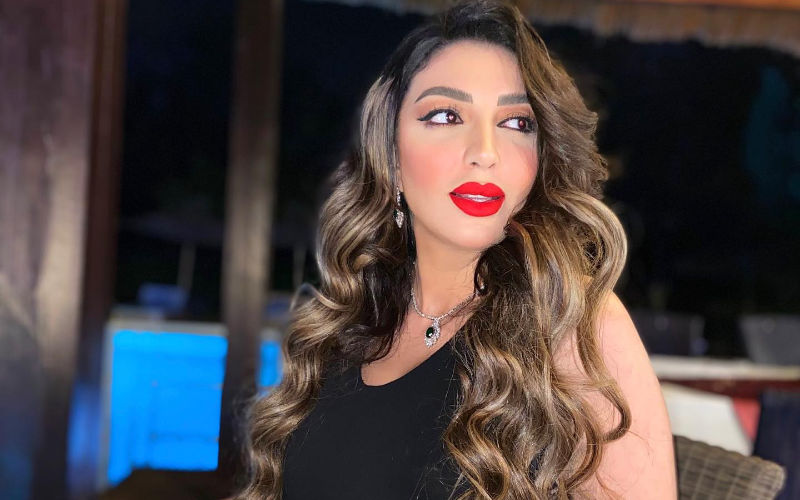 Le foto intime del cantante Rajwa Al-Saheli suscitano scalpore