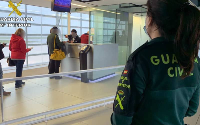 A man with a Moroccan minor arrested at Murcia airport