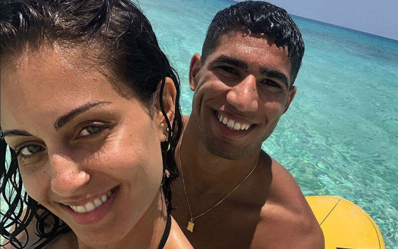 Achraf Hakimi Et Hiba Abouk En Amoureux Aux Bahamas [ 500 x 800 Pixel ]