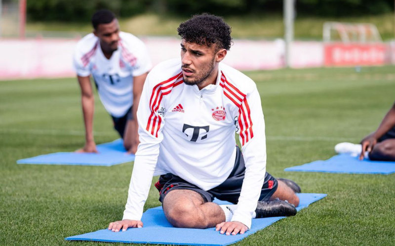 Noussair Mazraoui Déçoit à L’entraînement Mais Le Bayern Compte Le Garder